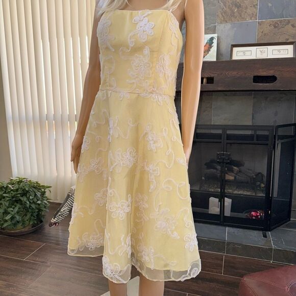 Masquerade mesh dress with 3-D floral appliqué spaghetti straps Size 9/10 EUC - Picture 2 of 16